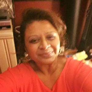 Meet your Posher, Larissa